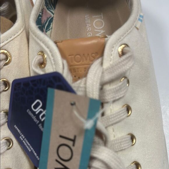 TOMS Cream Canvas Sneakers - Picture 3 of 9